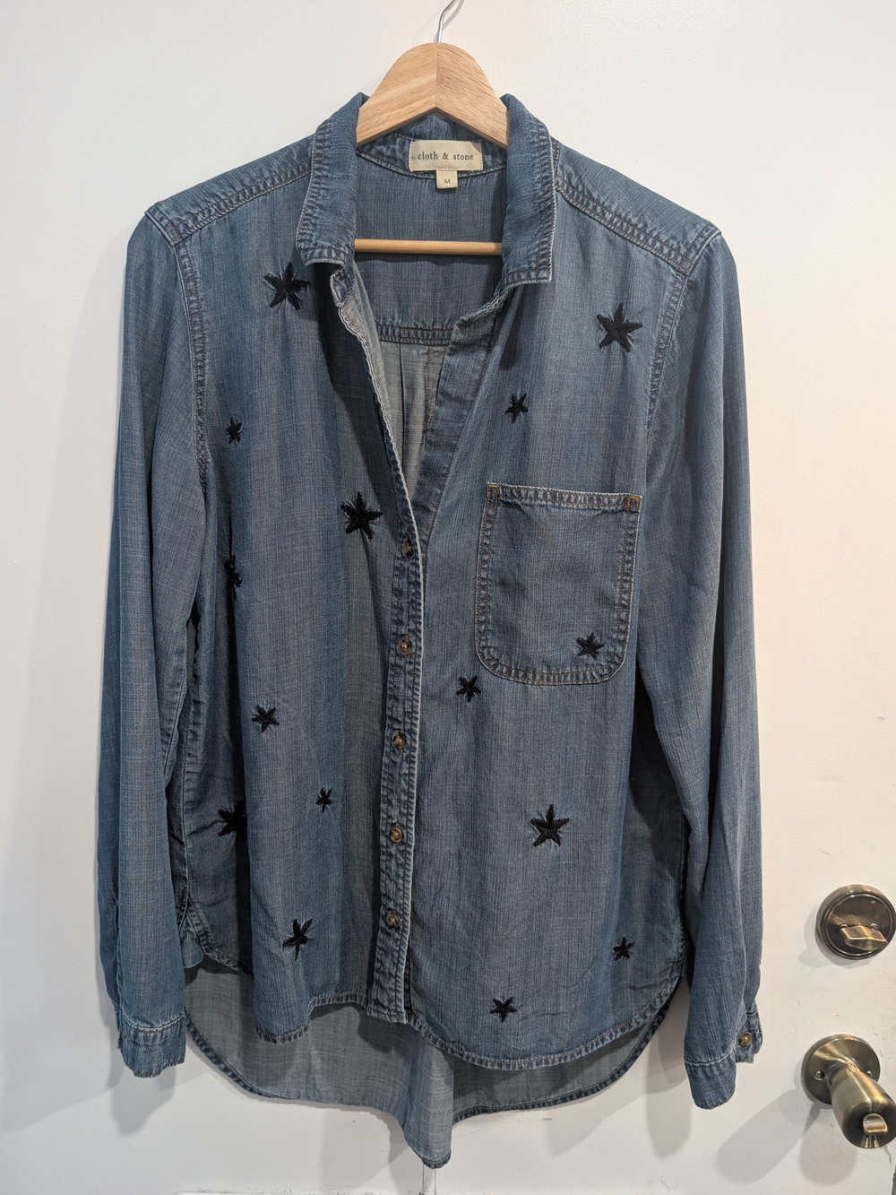 Anthropologie Cloth & Stone Chambray Star-Embroidered Button-Up Shirt Sz Medium